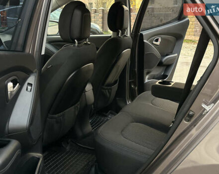 Коричневый Хендай их35, объемом двигателя 1.7 л и пробегом 217 тыс. км за 12499 $, фото 33 на Automoto.ua