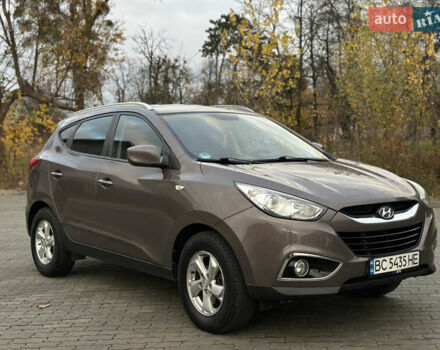 Коричневый Хендай их35, объемом двигателя 1.7 л и пробегом 217 тыс. км за 12499 $, фото 1 на Automoto.ua