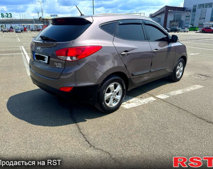 Коричневий Хендай іх35, об'ємом двигуна 1.7 л та пробігом 206 тис. км за 12600 $, фото 3 на Automoto.ua