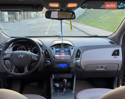 Коричневий Хендай іх35, об'ємом двигуна 2 л та пробігом 176 тис. км за 14500 $, фото 49 на Automoto.ua