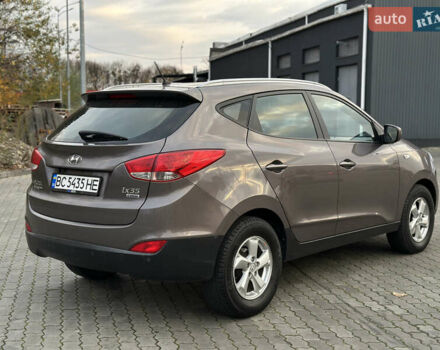 Коричневый Хендай их35, объемом двигателя 1.7 л и пробегом 217 тыс. км за 12499 $, фото 7 на Automoto.ua