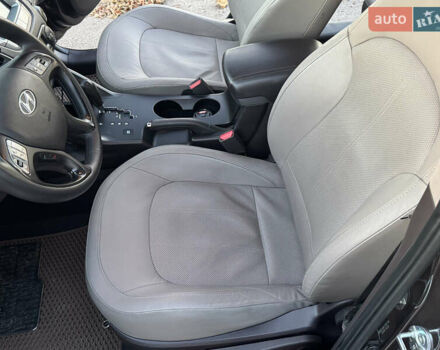 Коричневий Хендай іх35, об'ємом двигуна 2 л та пробігом 176 тис. км за 14500 $, фото 84 на Automoto.ua