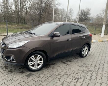 Коричневый Хендай их35, объемом двигателя 2 л и пробегом 185 тыс. км за 10615 $, фото 1 на Automoto.ua