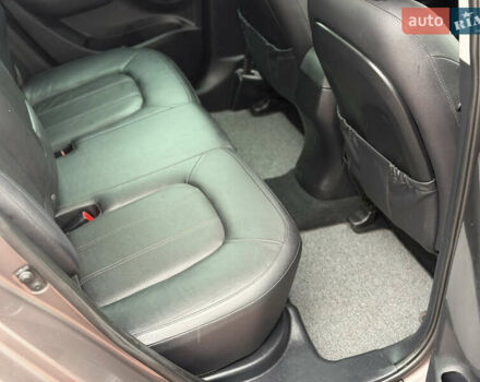 Коричневий Хендай іх35, об'ємом двигуна 2 л та пробігом 230 тис. км за 14300 $, фото 28 на Automoto.ua