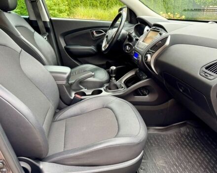 Коричневый Хендай их35, объемом двигателя 1.6 л и пробегом 144 тыс. км за 8800 $, фото 21 на Automoto.ua