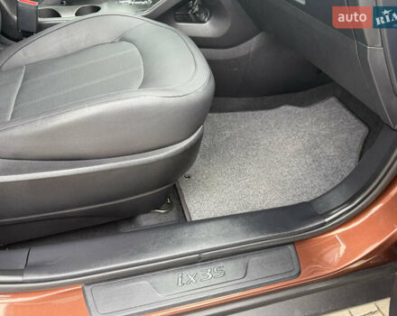 Коричневий Хендай іх35, об'ємом двигуна 2 л та пробігом 211 тис. км за 17400 $, фото 67 на Automoto.ua