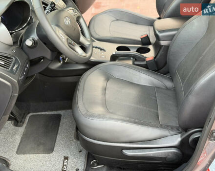 Коричневий Хендай іх35, об'ємом двигуна 2 л та пробігом 230 тис. км за 15300 $, фото 18 на Automoto.ua