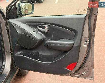 Коричневий Хендай іх35, об'ємом двигуна 2 л та пробігом 230 тис. км за 14300 $, фото 22 на Automoto.ua