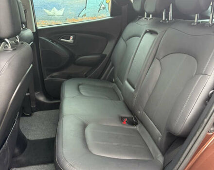 Коричневий Хендай іх35, об'ємом двигуна 2 л та пробігом 211 тис. км за 17400 $, фото 4 на Automoto.ua