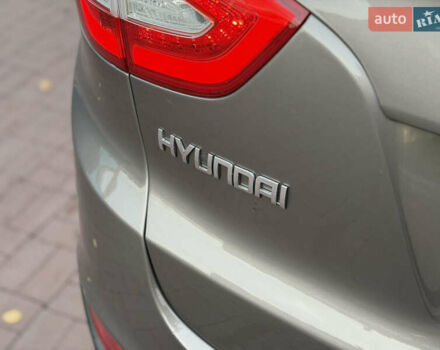 Коричневий Хендай іх35, об'ємом двигуна 2 л та пробігом 230 тис. км за 15300 $, фото 10 на Automoto.ua