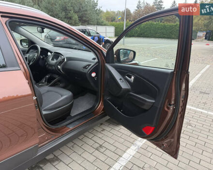 Коричневий Хендай іх35, об'ємом двигуна 2 л та пробігом 211 тис. км за 17400 $, фото 61 на Automoto.ua