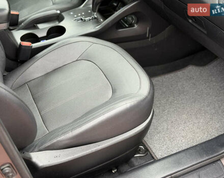 Коричневий Хендай іх35, об'ємом двигуна 2 л та пробігом 230 тис. км за 14300 $, фото 25 на Automoto.ua