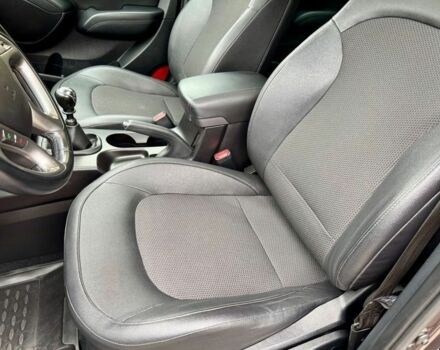 Коричневый Хендай их35, объемом двигателя 1.6 л и пробегом 144 тыс. км за 8800 $, фото 17 на Automoto.ua