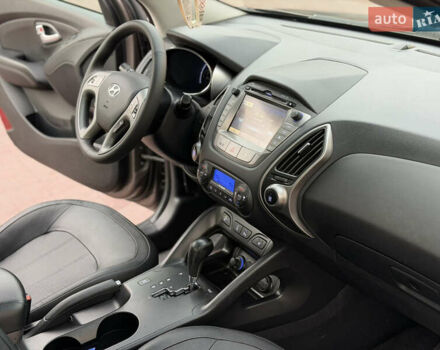 Коричневий Хендай іх35, об'ємом двигуна 2 л та пробігом 230 тис. км за 15300 $, фото 22 на Automoto.ua