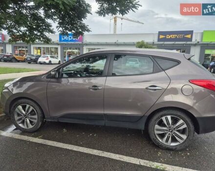 Коричневый Хендай их35, объемом двигателя 2 л и пробегом 218 тыс. км за 14000 $, фото 3 на Automoto.ua