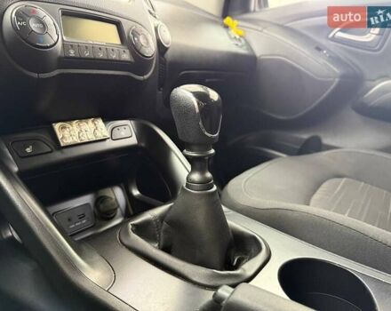 Коричневий Хендай іх35, об'ємом двигуна 2 л та пробігом 155 тис. км за 12990 $, фото 31 на Automoto.ua