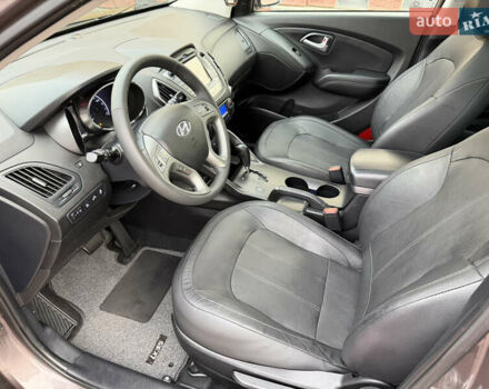 Коричневий Хендай іх35, об'ємом двигуна 2 л та пробігом 230 тис. км за 15300 $, фото 63 на Automoto.ua