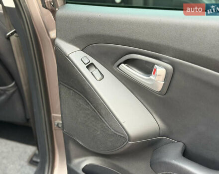 Коричневий Хендай іх35, об'ємом двигуна 2 л та пробігом 230 тис. км за 15300 $, фото 23 на Automoto.ua