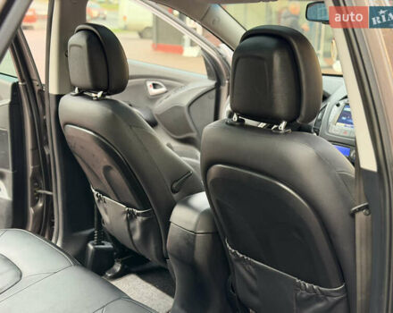 Коричневий Хендай іх35, об'ємом двигуна 2 л та пробігом 230 тис. км за 15300 $, фото 24 на Automoto.ua