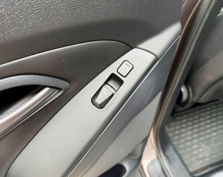 Коричневый Хендай их35, объемом двигателя 1.6 л и пробегом 144 тыс. км за 8800 $, фото 11 на Automoto.ua