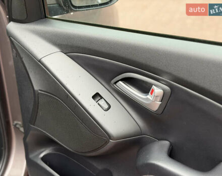 Коричневий Хендай іх35, об'ємом двигуна 2 л та пробігом 230 тис. км за 14300 $, фото 23 на Automoto.ua