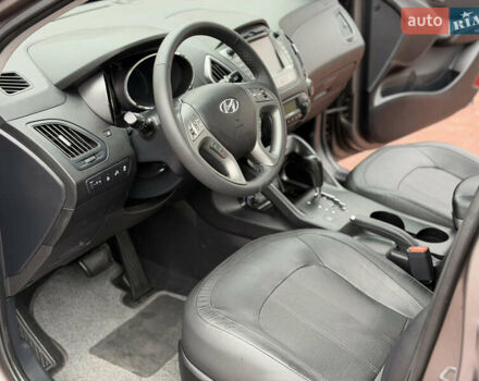 Коричневий Хендай іх35, об'ємом двигуна 2 л та пробігом 230 тис. км за 14300 $, фото 21 на Automoto.ua