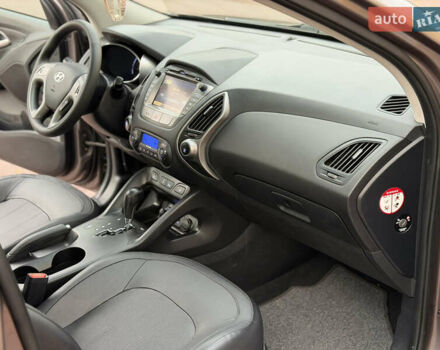 Коричневий Хендай іх35, об'ємом двигуна 2 л та пробігом 230 тис. км за 15300 $, фото 20 на Automoto.ua