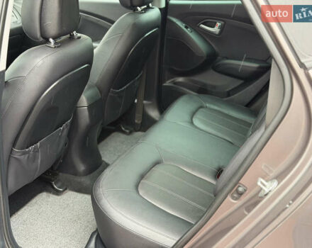 Коричневий Хендай іх35, об'ємом двигуна 2 л та пробігом 230 тис. км за 14300 $, фото 32 на Automoto.ua