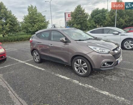 Коричневый Хендай их35, объемом двигателя 2 л и пробегом 218 тыс. км за 14000 $, фото 2 на Automoto.ua