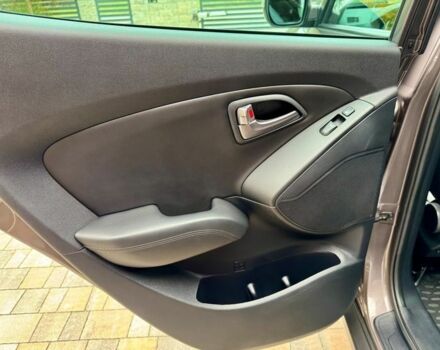 Коричневый Хендай их35, объемом двигателя 1.6 л и пробегом 144 тыс. км за 8800 $, фото 12 на Automoto.ua