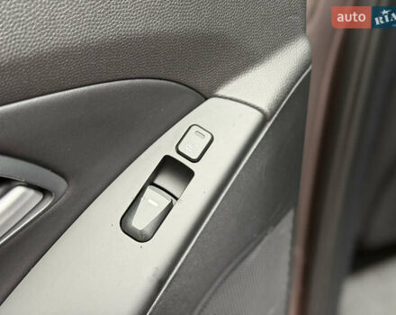 Коричневий Хендай іх35, об'ємом двигуна 2 л та пробігом 230 тис. км за 14300 $, фото 34 на Automoto.ua