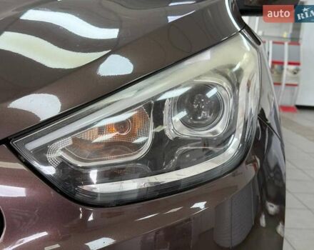 Коричневий Хендай іх35, об'ємом двигуна 2 л та пробігом 155 тис. км за 12990 $, фото 4 на Automoto.ua