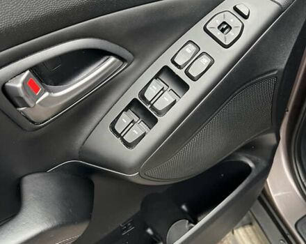 Коричневый Хендай их35, объемом двигателя 2 л и пробегом 223 тыс. км за 14500 $, фото 49 на Automoto.ua