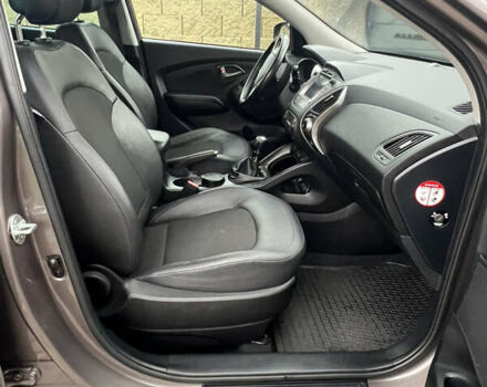 Коричневый Хендай их35, объемом двигателя 2 л и пробегом 223 тыс. км за 14500 $, фото 32 на Automoto.ua