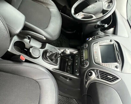 Коричневый Хендай их35, объемом двигателя 2 л и пробегом 223 тыс. км за 14500 $, фото 31 на Automoto.ua