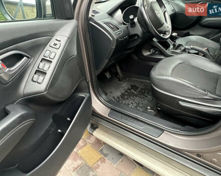 Коричневый Хендай их35, объемом двигателя 2 л и пробегом 223 тыс. км за 14500 $, фото 55 на Automoto.ua