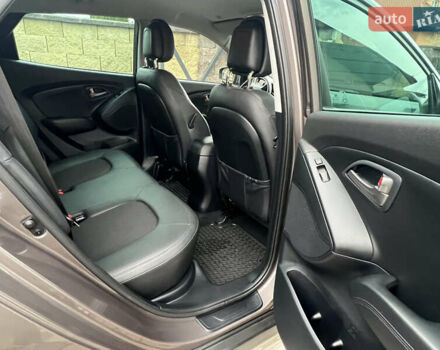 Коричневый Хендай их35, объемом двигателя 2 л и пробегом 223 тыс. км за 14500 $, фото 33 на Automoto.ua