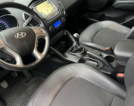 Коричневый Хендай их35, объемом двигателя 2 л и пробегом 223 тыс. км за 14500 $, фото 50 на Automoto.ua