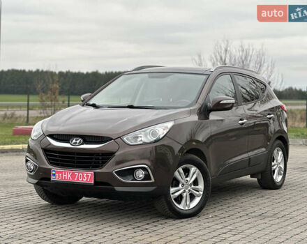 Коричневый Хендай их35, объемом двигателя 2 л и пробегом 209 тыс. км за 12200 $, фото 1 на Automoto.ua