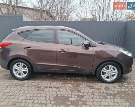 Коричневый Хендай их35, объемом двигателя 1.7 л и пробегом 309 тыс. км за 11500 $, фото 1 на Automoto.ua