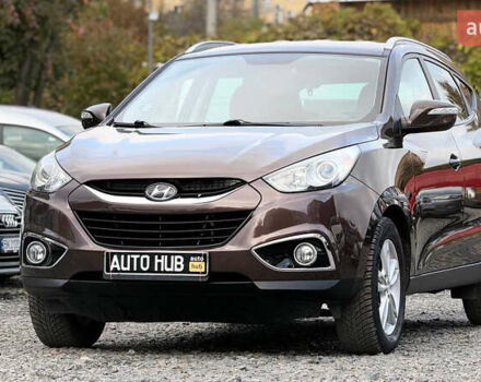 Коричневый Хендай их35, объемом двигателя 2 л и пробегом 216 тыс. км за 13900 $, фото 1 на Automoto.ua