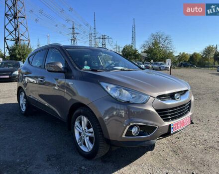 Коричневый Хендай их35, объемом двигателя 2 л и пробегом 184 тыс. км за 16450 $, фото 1 на Automoto.ua