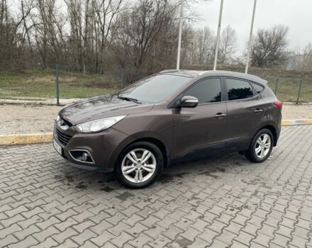 Коричневый Хендай их35, объемом двигателя 2 л и пробегом 185 тыс. км за 10615 $, фото 1 на Automoto.ua