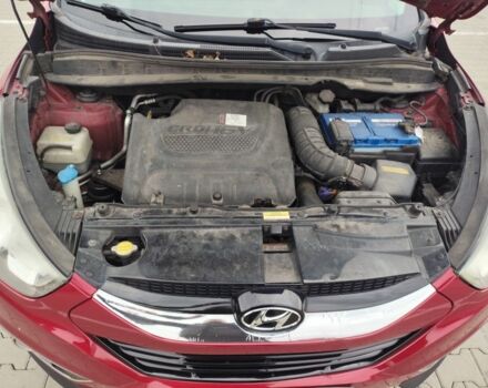 Красный Хендай их35, объемом двигателя 2 л и пробегом 238 тыс. км за 10200 $, фото 6 на Automoto.ua