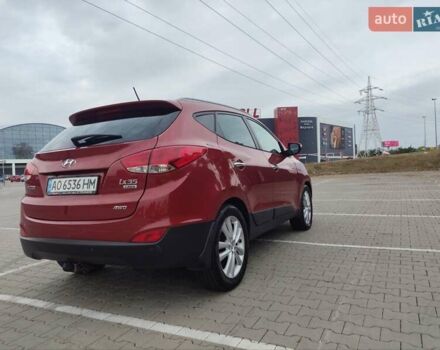 Красный Хендай их35, объемом двигателя 2 л и пробегом 238 тыс. км за 10800 $, фото 4 на Automoto.ua