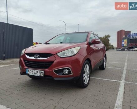 Красный Хендай их35, объемом двигателя 2 л и пробегом 238 тыс. км за 10800 $, фото 1 на Automoto.ua