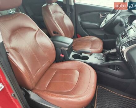 Красный Хендай их35, объемом двигателя 2 л и пробегом 238 тыс. км за 10800 $, фото 17 на Automoto.ua