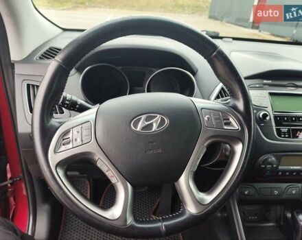 Красный Хендай их35, объемом двигателя 2 л и пробегом 238 тыс. км за 10800 $, фото 11 на Automoto.ua