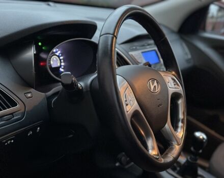 Красный Хендай их35, объемом двигателя 0 л и пробегом 240 тыс. км за 10700 $, фото 19 на Automoto.ua