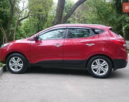 Красный Хендай их35, объемом двигателя 2 л и пробегом 100 тыс. км за 12000 $, фото 6 на Automoto.ua